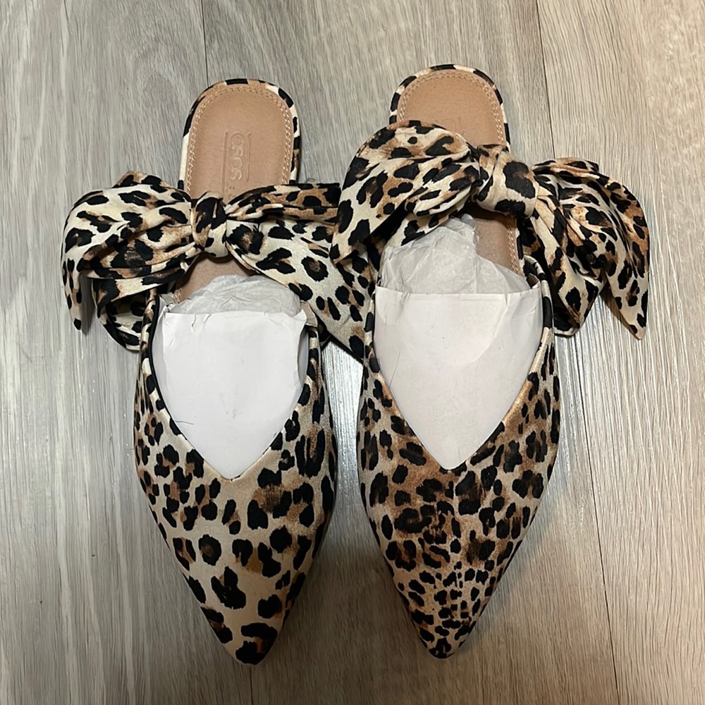 Asos NWOT leopard pointy toe flats with bow. Simply darling! Size 9